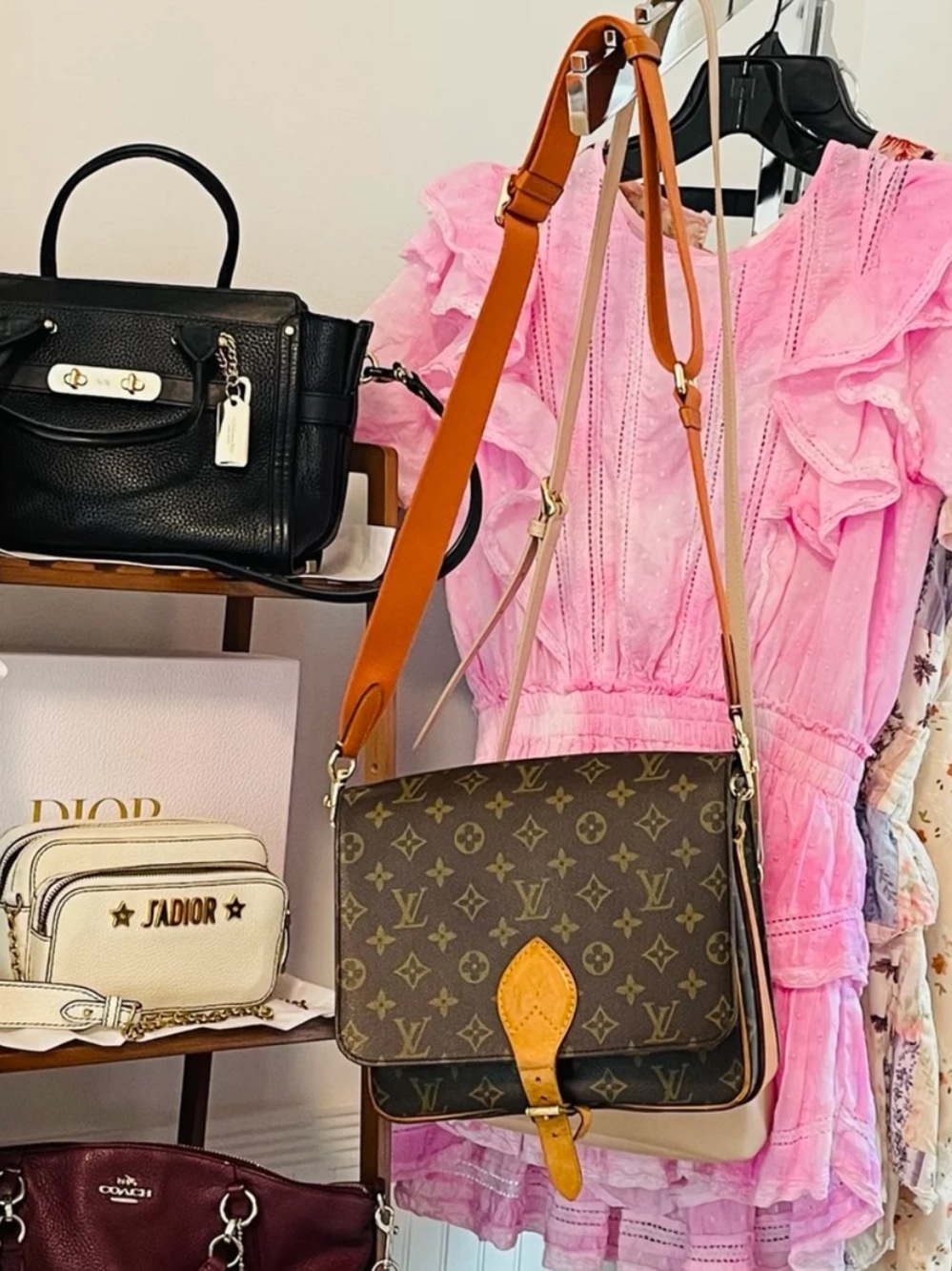 LV Authentic Crossbody Vintage - Picture 16 of 16